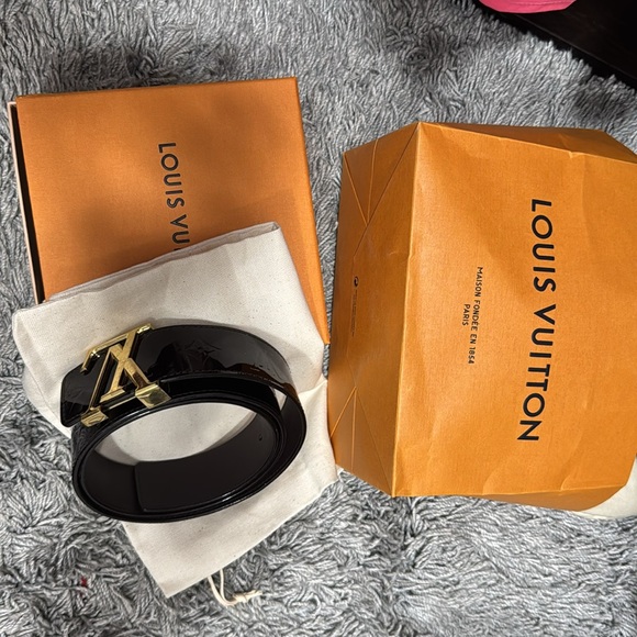 Burgundy Louis Vuitton belt 90/36